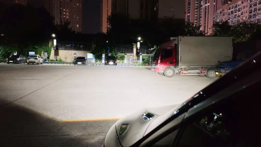 奔驰EQE SUV车灯升级马瑞利雨雾通双直射LED透镜