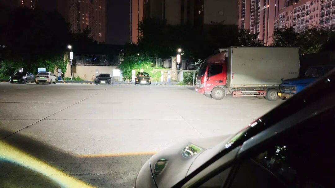 奔驰EQE SUV改后升级灯光效果