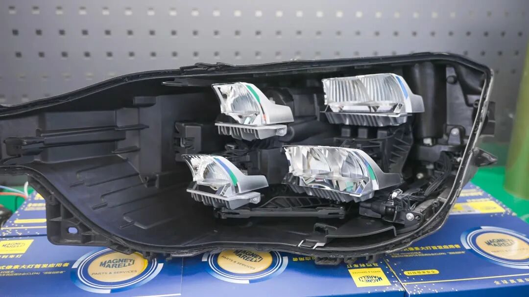 沃尔沃XC60车灯升级6组马瑞利矩阵透镜 6近光12远光