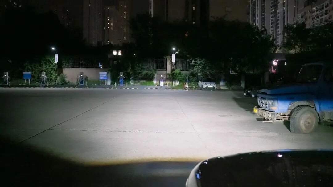 路虎揽胜车灯升级4组马瑞利矩阵透镜 6近光8远光