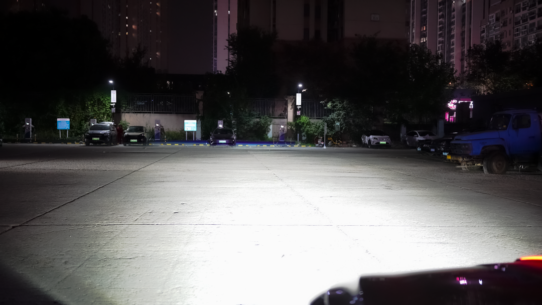红旗H5车灯升级马瑞利4复眼LED透镜