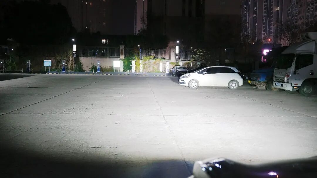 极氪X改后升级灯光效果
