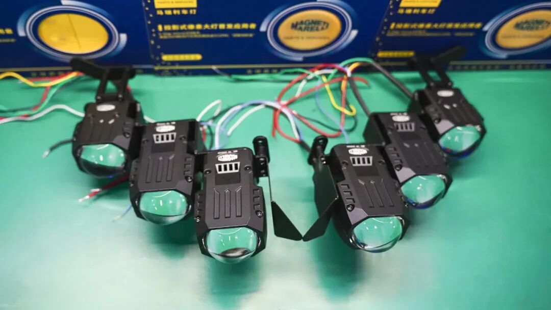 特斯拉ModelY车灯升级3组马瑞利矩阵透镜4近光6远光