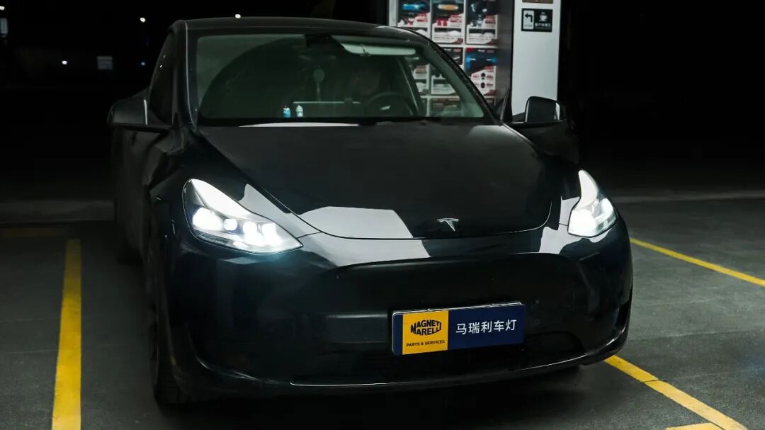 特斯拉ModelY车灯升级3组马瑞利矩阵透镜4近光6远光